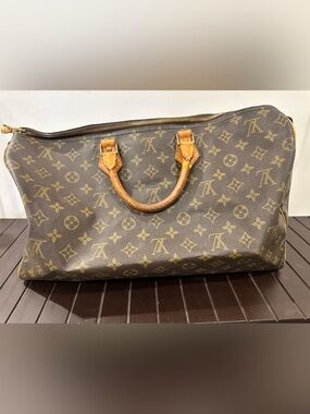 Louis Vuitton Speedy 40 Monogram Canvas Boston Bag